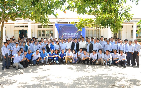 Quỹ Từ Thiện THIET THACH Giao Lưu Và Tặng Quà Học Sinh Tiểu Học Đồng Kèn 2