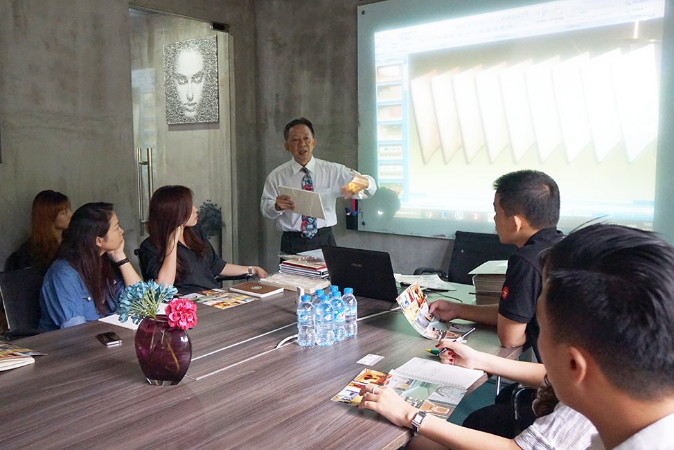 Phối Hợp Cùng Công Ty TNHH Quyền Sơn Cập Nhật Kiến Thức Về Đá Sa Thạch – Rock Tex Cho Nhân Viên CAT NGHI Interior