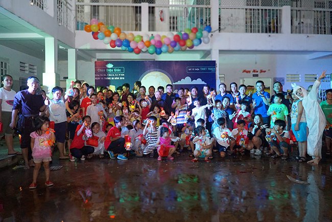 TRĂNG VÀNG ẤM ÁP TÌNH THÂN 2016