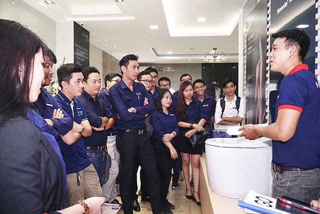Đào Tạo Kiến Thức Vật Liệu Thực Tế tại FiCO Showroom
