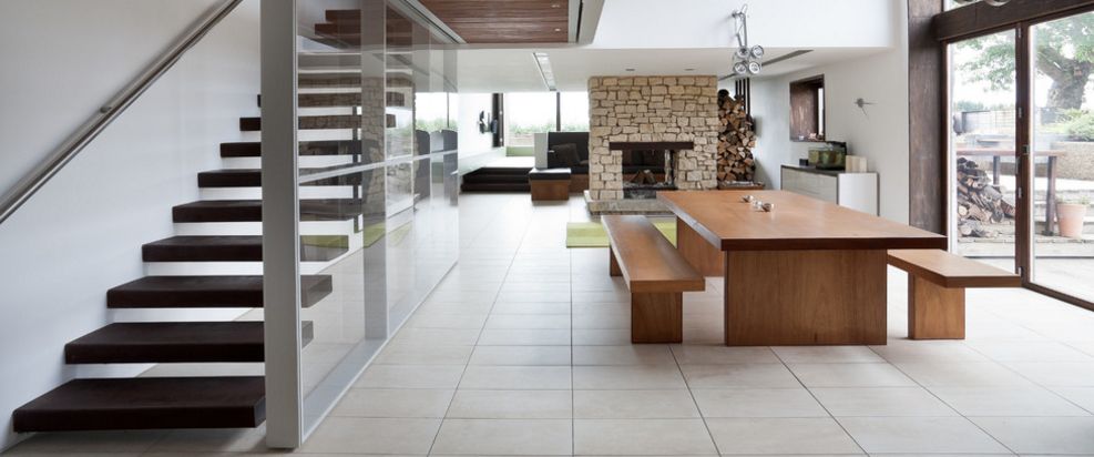 VÁCH NGĂN CẦU THANG