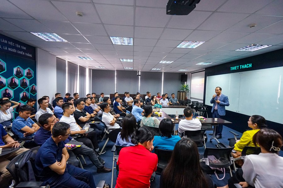 Hoạt Động Giao Lưu & Kết Nối Tri Thức "Làm Thế Nào Để Hạnh Phúc Trong Công Việc"